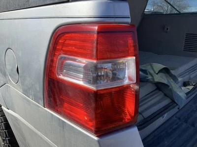 Conjunto de luz trasera izquierda usada se adapta a: Ford Expedition 2013 grado A izquierdo Foto 1 de 4