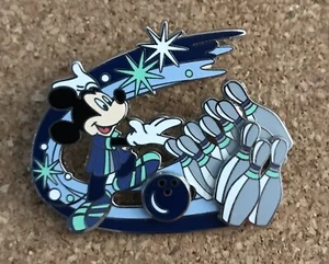 Disney Mickey Mouse Bowling Sport 3D Bewegung Pin - Bild 1 von 1