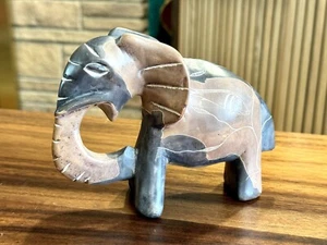 Estatuilla grabada tallada a mano elefante piedra pez negro bronceado 5" de alto pesada - Imagen 1 de 15