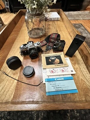 Cámara Canon AE-1 de colección con lentes, manuales y accesorios!! Foto 1 de 4