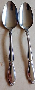 2 ONEIDA DELUXE/STRATHMORE STAINLESS SET TEASPOONS - Picture 1 of 5