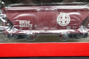 Intermountain 46533-18 HO Scale, ACF 2-Bay Covered Hopper, BNSF #405573 - Picture 1 of 2
