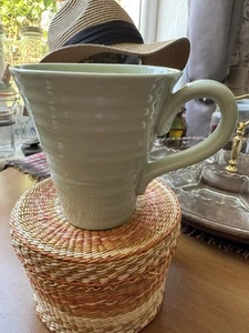 Portmeirion Sophie Conran sage green ripple mug - Picture 1 of 7