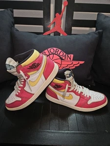 Jordan 1 Retro High OG 'Light Fusion Red' - Gr. 9,5M/11W (555088-603) - Bild 1 von 10