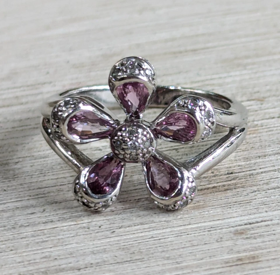 Anillo de oro blanco de 9 quilates zafiros y diamantes anillo completo con sello del Reino Unido talla O Foto 1 de 4