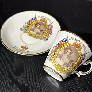 Tazza da tè e piattino Regina Elisabetta II Incoronazione 1953 Salisbury Bone China - Adams - Foto 1 di 9