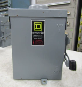 💥SQUARE D 30 AMP GENERAL DUTY SAFETY SWITCH 3P 3Ø 240 VAC DU321RB - Picture 1 of 10