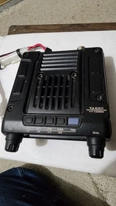 Yaesu FT-1500M Ultra Compact VHF Two Meter 50 Watt Mobile Radio with Mic Cords - Zdjęcie 1 z 8