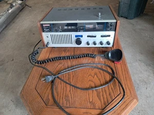 Vintage Courier Centurion PLL 40 CB Radio Powers On - Photo 1/19