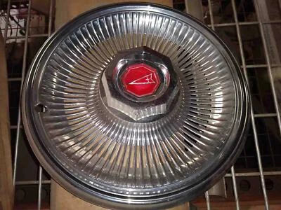 Tapacubos tipo 81-86 BONNEVILLE, nuevo emblema rojo gm# 10020446  Foto 1 de 4