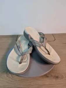 Crocs Capri Flip Flops Womens 10 Silver Metallic Snakeskin Strappy Thong Sandal - Picture 1 of 9