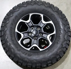 20-25 Jeep Wrangler Gladiator 17" Wheel & Tire 6SV83TRMAA w/ Sensor 285/70R17 OE - Picture 1 of 24