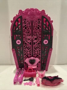 Armadietto e accessori Monster High G3 Skulltimate Secrets Mysteries Draculaura - Foto 1 di 10