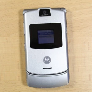 Vintage Motorola RAZR V3 AT&T Silver Cell Phone Used Good #120 - Photo 1 sur 4