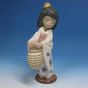 Figura Lladro Linterna Oriental y Niña 6231 - 71/2 pulgadas - Imagen 1 de 4