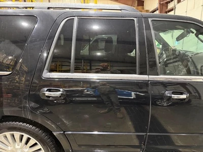 Conjunto de puerta trasera derecha usado lado trasero se adapta a: Lincoln Navigator 2016 eléctrico pr Foto 1 de 4