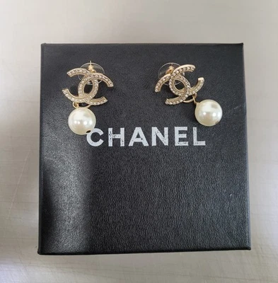 Pendientes colgantes Chanel CC perlas oro y cristal usados Foto 1 de 4