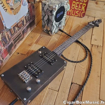 Guitare cigar box "Black Vintage" - Photo 1/4