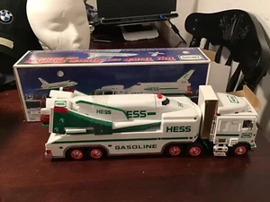 Hess 1999 Toy Truck and Space Shuttle With Satellite - N127 - Picture 1 of 6