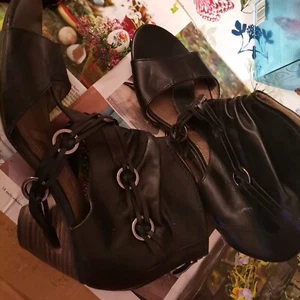 Tamaris Sandalen schwarz echtes Leder Nieten 39 etwas getragen modern Sommer - Bild 1 von 12