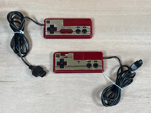 Manettes Nintendo Famicom FC Officielles Compatible Nintendo NES Famicom AV - Afbeelding 1 van 13