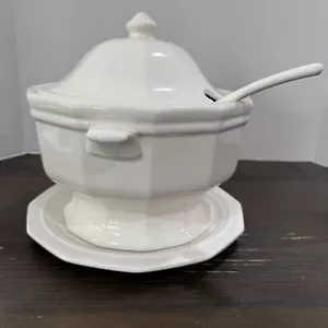 Vintage 1963 Pfaltzgraff Heritage 4 pc White Soup Tureen, Lid, Ladle w/Plate - Picture 1 of 14