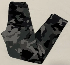 Old Navy Built Tough Stretch Kids Leggings Black Gray Camo Print Size S (6/7)  - Picture 1 of 5
