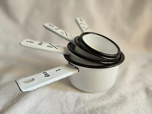 Tazas medidoras de esmalte blanco con borde negro de 1/4 a 1 taza de esmalte granja # E - Imagen 1 de 7