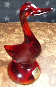 Glass Duck Figurine Amberina Base Ruby Red Vintage Viking WITH ORIGINAL TAG - Picture 1 of 7