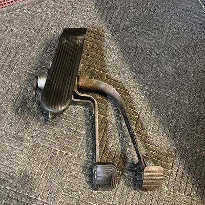 1968-1976 VW VOLKSWAGEN BEETLE BUG CONJUNTO DE PEDAL DE FREIO DE EMBREAGEM 113721109  - Imagem 1 de 4