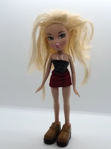 Muñeca Bratz Cloe con Top Falda y Zapatos Rubio Ojos Verdes - Imagen 1 de 4