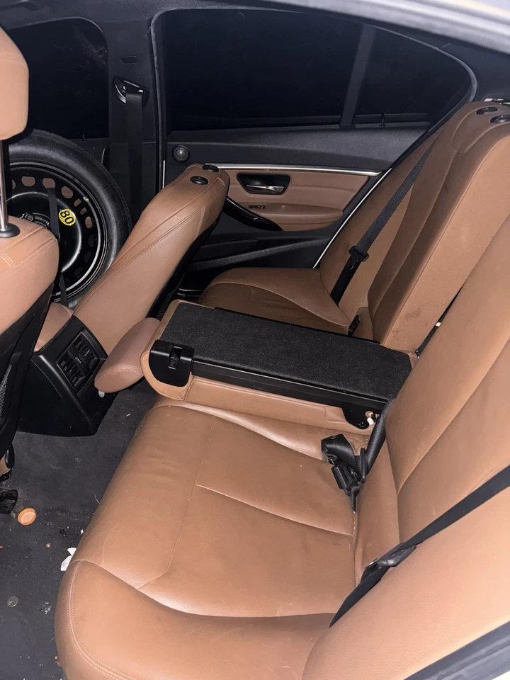 Assentos dianteiros e traseiros de couro BMW 340i 2016 cor caramelo em bom estado com - Imagem 1 de 4