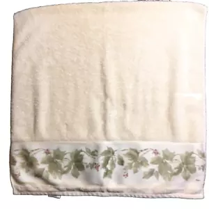 Croscill 1 Bath Towel and 1 Washcloth Floral Fabric Trim Cotton Cream Color READ - Picture 1 of 7