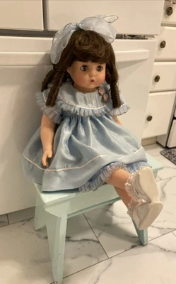 Vestido azul Effanbee Patsy Mae muñeca cabello rizado oscuro ojos parpadeantes 27"T cuerpo suave Foto 1 de 4