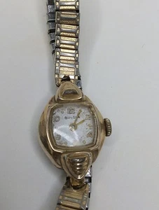 VNTG BULOVA SWISS ARMBANDUHR DAMEN GOLDFARBEN QUARZ 10K R.G.P. Lünette FUNKTIONIERT - Bild 1 von 6