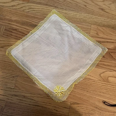 Pañuelo vintage para mujer, con ribete amarillo de ganchillo Foto 1 de 4