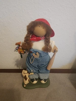 Figura de madera Lizzie High Doll murciélago y cachorro Foto 1 de 4