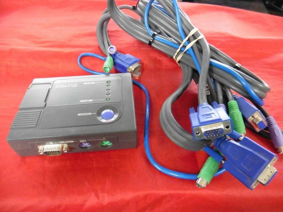 Interruptor KVM Linksys KVM100SK ProConnect con paquete de cables Foto 1 de 1