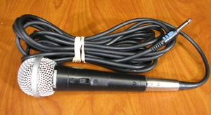 Samson R21S Dynamic Cardioid Microphone with On/Off Switch, XLR 1/4" 18' Cable - Picture 1 of 3
