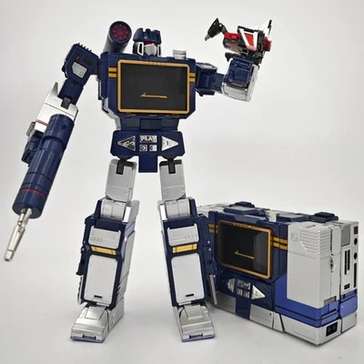 G1 Transformation THF-01J Soundwave Tape Corps walkman MasterPiece MP13 Figure - Image 1 of 4
