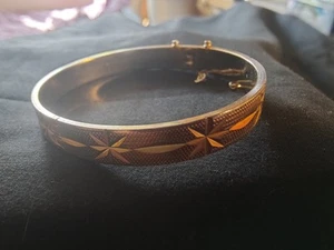 18kt Rolled Gold Plated Diamond Cut Bangle Bracelet & Safety Chain 27g Approx 8" - Picture 1 of 9