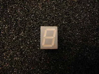 VISHAY TDSY3191-K 7 Segment 10MM Yellow Gray Background Right-Hand-Decimal NEW - Image 1 of 3