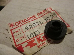 NOS Kawasaki OEM Taillight Rubber Damper 80-81 KM100 82-99 KE100 92075-1095 - Bild 1 von 1
