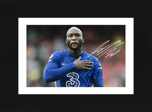 FOTO Stampa ROMELU LUKAKU Autografo Firmata 8x6 Pronto per la Cornicia CHELSEA - Foto 1 di 2