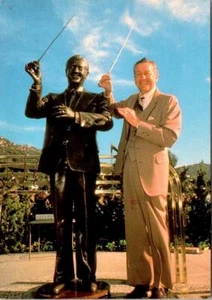 Bandleader & TV Show Host  LAWRENCE WELK & HIS BRONZE STATUE  1984 4X6 Postcard - Picture 1 of 2
