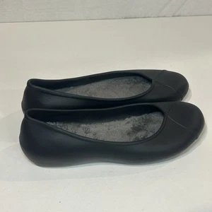 Scarpa piatta Crocs Olivia II foderata in pelliccia sintetica nera comoda da donna taglia 10 - Foto 1 di 6