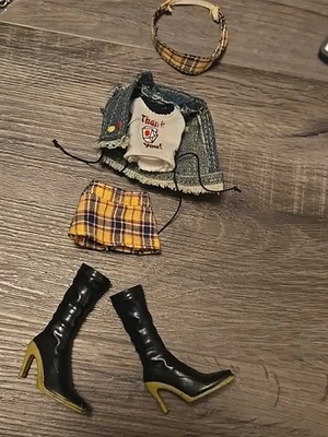 2003 Bratz Style It Jade Muñeca Conjunto Botas Zapatos Top Falda Chaleco Diadema Ropa Foto 1 de 4