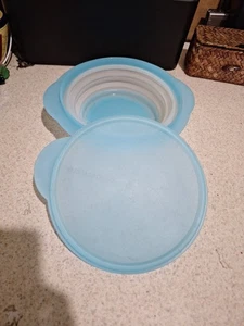 Tupperware #5453A-1 Flat Out Expandable Collapsible Container Bowl Blue 4 Cups - Picture 1 of 2