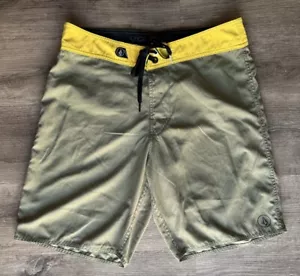 Men’s VOLCOM 38th Street Boardshort Shorts Green/Yellow - Picture 1 of 9