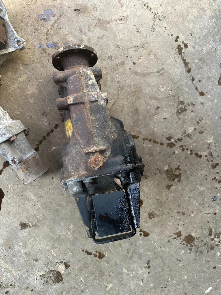 03-06 Mitsubishi Outlander OEM REAR CARRIER DIFFERENTIAL - Image 1 of 4